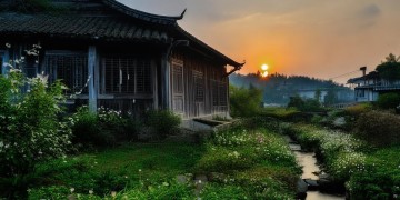 江西省未入住房屋物业费按什么标准收取？